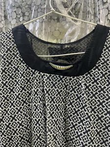 Stylish Black &amp; White Geometric Tunic Top