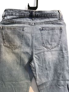 Light Wash Frayed Hem Jeans