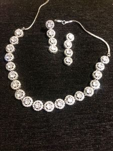 🌸PRICE DROP 🌸Beautiful AD Neckla