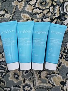 Dot & Key Barrier Repair Gentle Face Wash