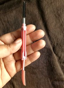 Pink Eyelash Curler Tool