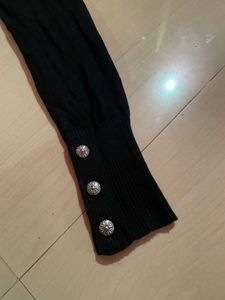 a black full sleeve cardigan