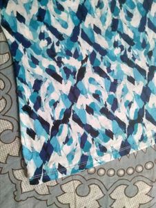 Chic Blue &amp; White Abstract Print Top