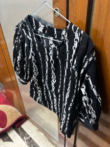 Stylish Black &amp; White Chain Print Top