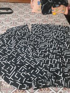 Stylish Black &amp; White Printed Palazzo Pants