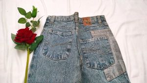 Light Wash Flare Jeans 👖