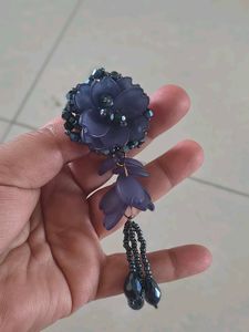 Beautiful Floral Drop Earrings new with tag