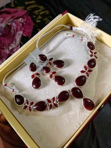 Exquisite Red Stone Necklace and Earring Set