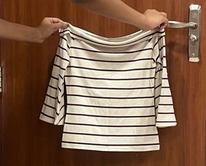 Striped Off-Shoulder Top 🦢💟