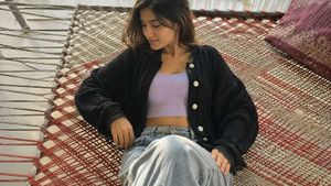 Black Baggy Knit Cardigan Sweater (Trendy Open Sty