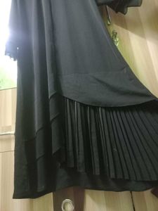 Elegant Black Abaya with Pleated Hem