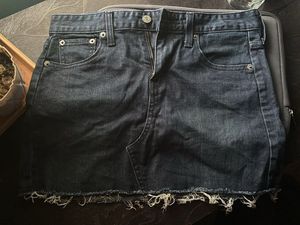 Levi’s Classic Denim Mini Skirt