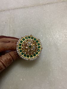 GREEN STONE STATMENT ROUND RING.