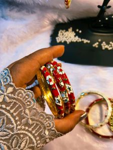Set of Red-White Enamel Bangles-price 1 thin bngle