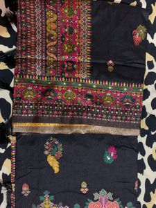 Elegant Black Saree with Intricate Peacock Motifs