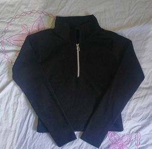 Black Ribbed Full-Sleeve Top