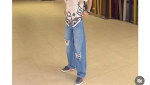 Distressed Wide Leg Jeans