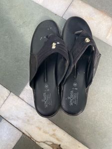 Stylish Black Flip-Flops for Women