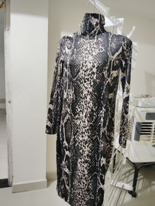 Size S- Zara dube Snakeskin Print turtleneck