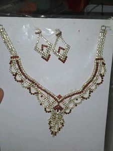 Necklace Brown N White Stone