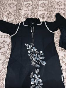 Elegant Black Kurta with White Floral Embroidery
