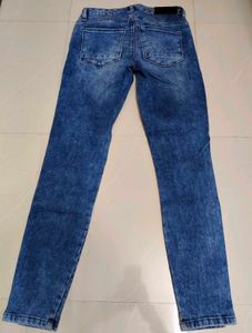Stylish Blue Acid Wash Jeans with Zippers