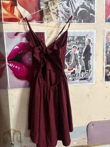 Chic Burgundy Cut-Out Midi Dress