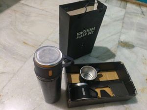#used#Vacuum Flask Set with glasses