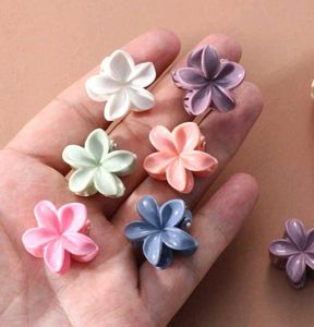 Cute Flower Hair Claw Clips (Set of 6)