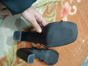 Elegant Black Heeled Sandals