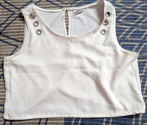 LC VINTAGE WHITE GROMET CROP TOP 🤍⚙️
