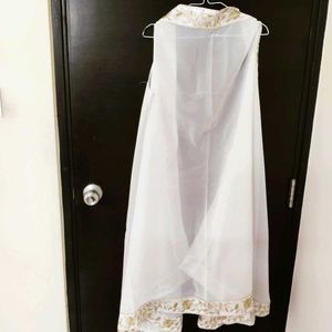 Elegant White Kurta Set with Gold Embroidery