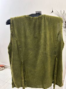Embroidered Green Sleeveless Kurta