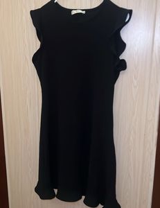 Chic Black Mini Dress with Ruffle Sleeves