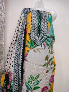 Embellished Kurta Set with Floral Print