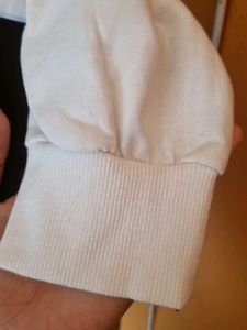 Comfy White hooded sweatshirt really soft quality