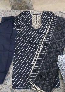 Elegant Navy Blue Kurta Set with Gold Embellishmen