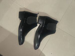 Classic Black Leather Chelsea Boots new