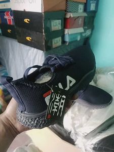 NEW NO USED SNEAKERS SHOES FOR MEN.