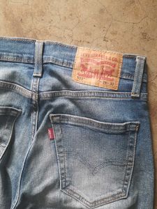 Levis Blue Wash Distressed Denim Jeans