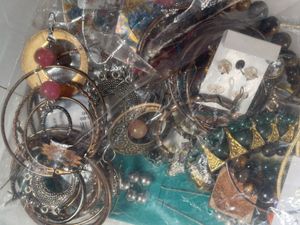 Assorted Jewellery Collection/junk jewelle