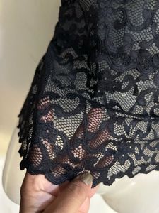 Black Lace V-Neck Sleeveless Top