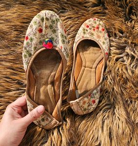 Floral Print Jutti