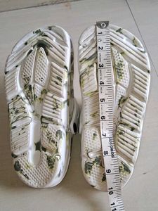Stylish White Swirl Clogs