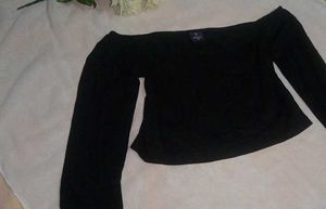 crop Off-Shoulder Long Sleeve Top
