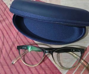 Stylish Cat-Eye Eyeglasses with Case