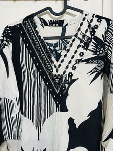 Chic Black &amp; White Floral Kurta Set
