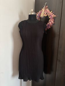 Chic Black Pleated Mini Dress