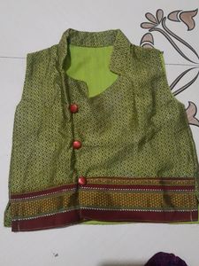 Sleevless Top With Dhotar