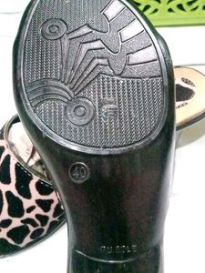 Tiger Print Black And Tan Colour Medium Heel
